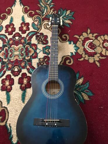 Гитара почти новый 
У неё всё хорошо 
Добавьлю каподастр