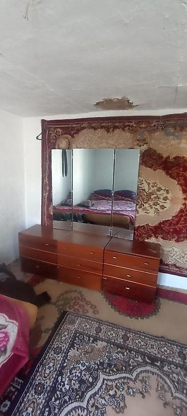 комод белый: Комод для одежды, С зеркалом, Другой материал, цвет - Коричневый — 1