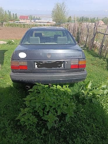 Volkswagen: Volkswagen Passat: 1991 г., 1.8 л, Механика, Седан — 2