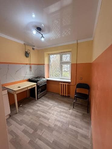 osh flat: 1 комната, 32 м², Хрущевка, 1 этаж, Евроремонт — 3