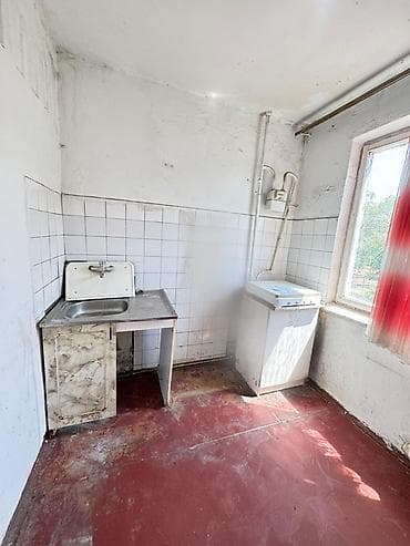 12th avenue: 3 комнаты, 60 м², 103 серия, 3 этаж, Требуется ремонт — 1