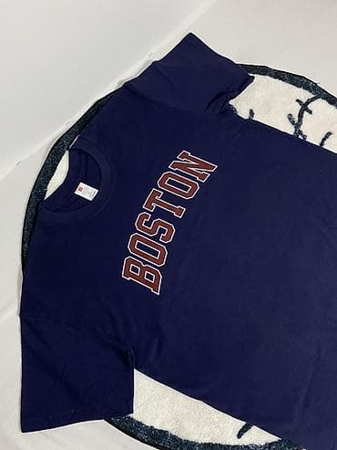 белый джинсы: Футболка “BOSTON” - Унисекс, классический крой с круглым вырезом - — 1
