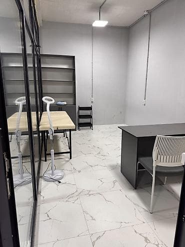 сдается кушетка в салоне: Срочно 🚨 полностью сдаю новый салон красоты вдоль дороги 😍 70кв — 5