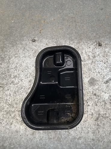 крышка аккумулятора: Пластиковая крышка/заглушка HELLA 151 496-00, материал PC — 3