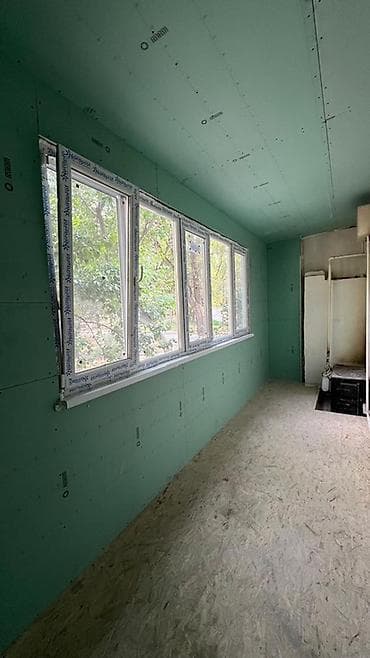 жилой вагончик: Просторная закрытая веранда/балконный блок на втором этаже частного — 5