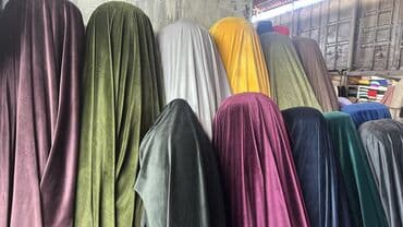 срочно продаю швейную машину: Скупка остатки ткани
Руллоны и куски выше 1метра фурнитуры-нитки — 2