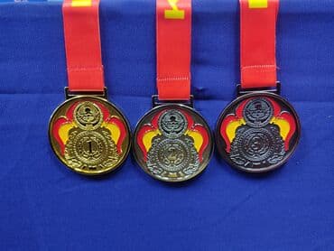 заказать футбольную форму со своей фамилией и номером: Медали для соревнований!!
Лучшее качество и дизайн! — 1