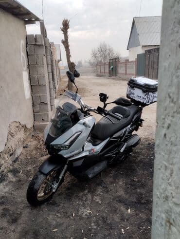 цены на мотоциклы: Макси-скутер 180 куб. см, Бензин — 7