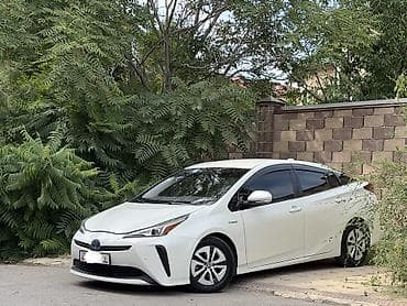 Транспорт: Toyota Prius: 2019 г., 1.8 л, Автомат — 1