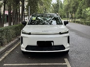 Унаа: Aion Hyper HT — электрический кроссовер в белом цвете с контрастной — 3