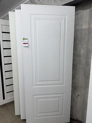 Межкомнатная дверь, классический дизайн с фигурными фрезерованными