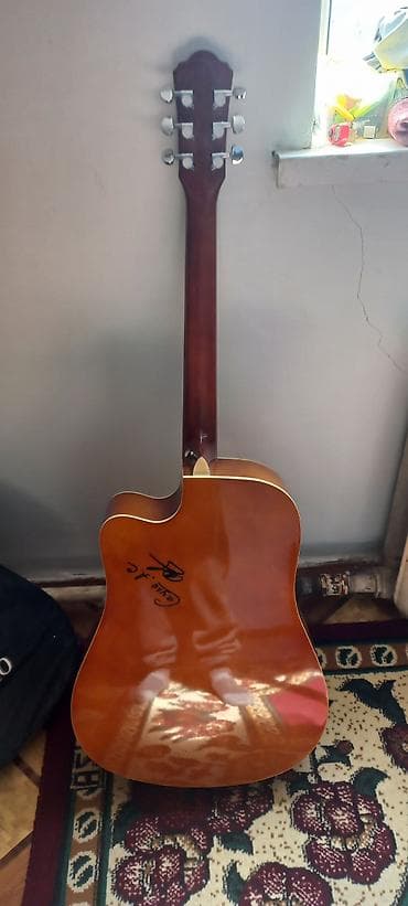Велозапчасти: Акустическая гитара с вырезом (cutaway) формата дредноут. без торга — 2