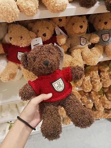 большой медведь: Плюшевые игрушки — медведь в вязаном свитере и ассортимент мягких — 4