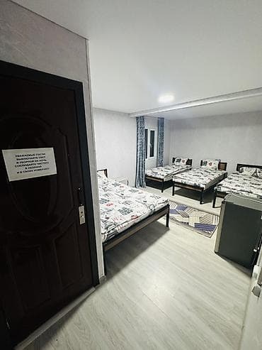 комната молодая гвардия: Уютные номера посуточно. До пляжа всего 60 метров. На территории — 7