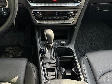 Продажа авто: Hyundai Sonata: 2023 г., 2 л, Автомат, Газ, Седан — 5