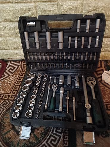 набор для чистки: Набор инструментов в пластиковом чемодане - Трещотки 1/2" и 1/4" с — 1