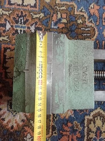 Измерительные инструменты и детекторы: Тиски станочные поворотные, массивные. Характеристики: - Ширина — 2