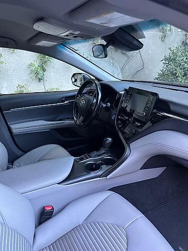 Toyota Camry: 2021 г., 2.5 л, Автомат, Гибрид, Седан — 4