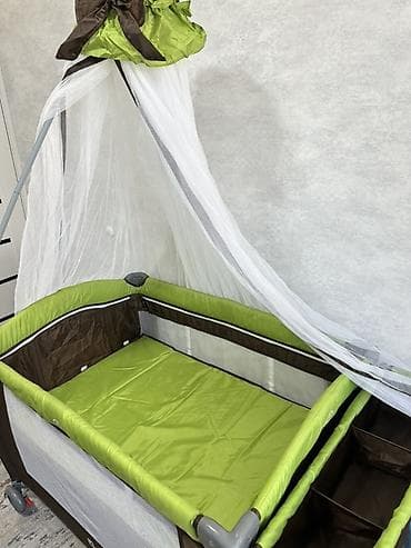 складные манежи для детей: Манеж-кровать, Б/у, Раскладной, Другой материал — 4