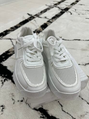 искры для обуви: Новые кроссовки весенние легкие, размер-36!
Продаю ниже себестоимости — 2