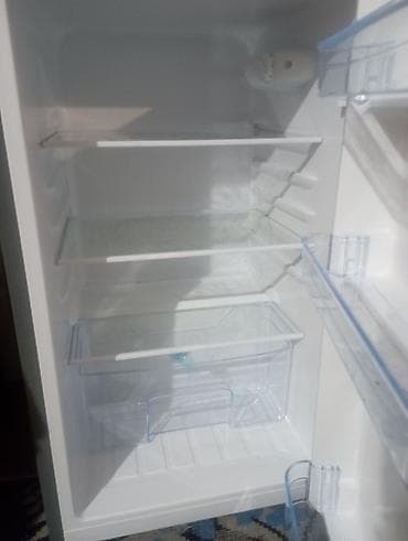 встраиваемая морозильная камера: Двухкамерный холодильник с верхней морозильной камерой. Основные — 1