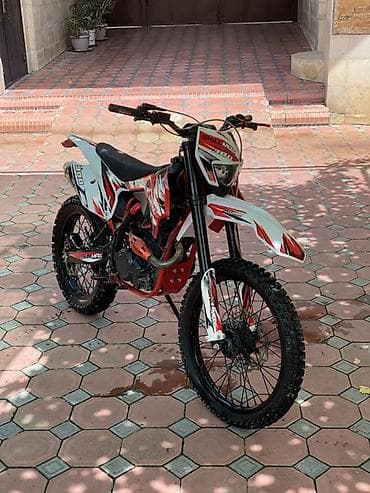 mr moto: Эндуро 300 куб. см, Бензин, Взрослый — 3