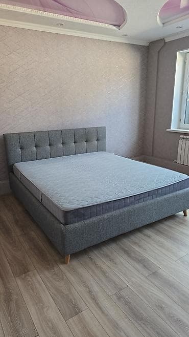 Үй жана бакча: Двуспальная кровать с мягким изголовьем и матрасом - Размер — 1