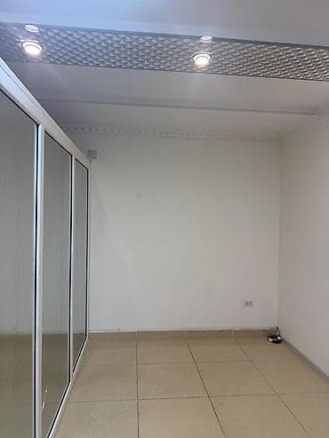 rent apartment: Светлое помещение под офис/кабинет/студию. - Планировка: компактная — 2