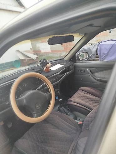 Daewoo Nexia: 2005 г., 1.5 л, Механика, Бензин, Седан