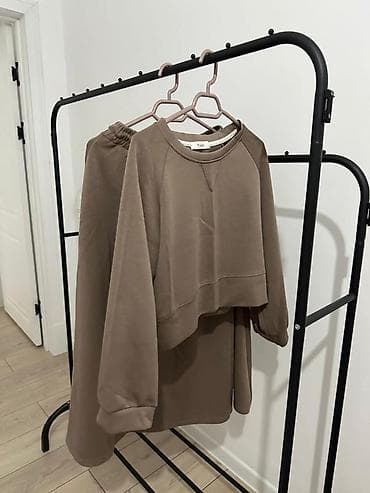 шым спортивный: Уютный женский комплект для дома и улицы в спокойном тауп‑оттенке — 1