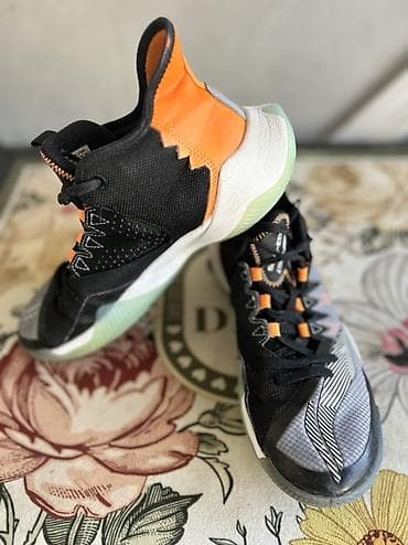 военные принадлежности: Баскетбольные кроссовки (мужские) В отличном состоянии светло — 2