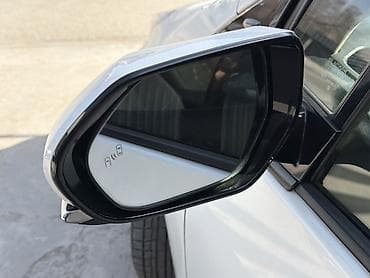 nio et9: Toyota Prius: 2019 г., 1.8 л, Вариатор, Гибрид, Лифтбек — 4