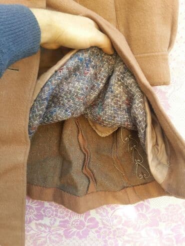 платя на прокат: Зимнее польто на девочку 
2, 3 класс — 3