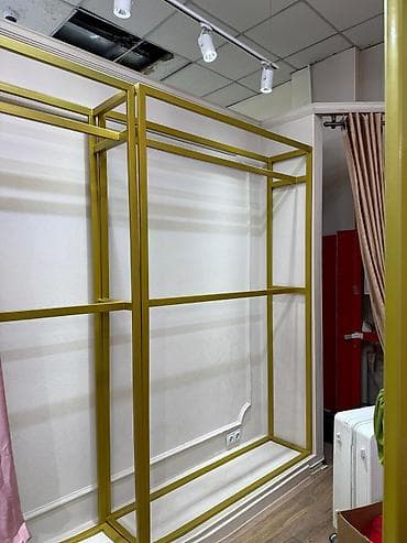 мобильный стенд: Кронштейн Для одежды, Материал: Металл, На колесах — 1