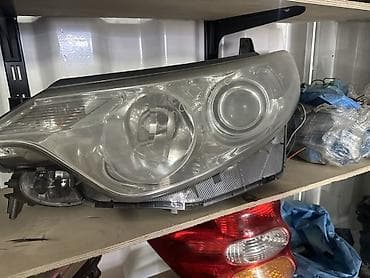 e60: Передняя левая фара Toyota — 1
