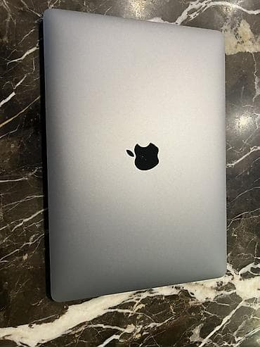 4к 4k: Apple MacBook Air 13.3" (Retina, 2560×1600), цвет Space Gray. Чип — 3