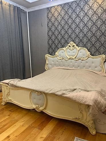 Двуспальная кровать, Б/у, С матрасом, длина - 2 см