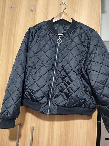 Стеганая куртка-бомбер, черная. - Классический бомбер-крой