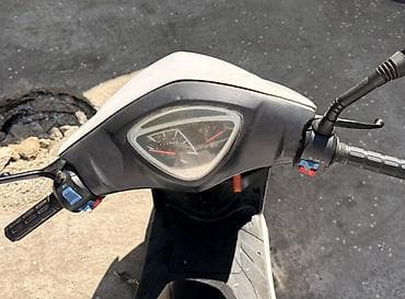 can bus: Скутер 50 см³ “Racing” (белый/черный) - Компактный городской скутер с — 4