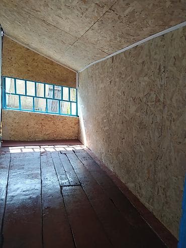 квартира на ипотеку: Продается дом, расположенный за коричневым металлическим забором. Дом — 7