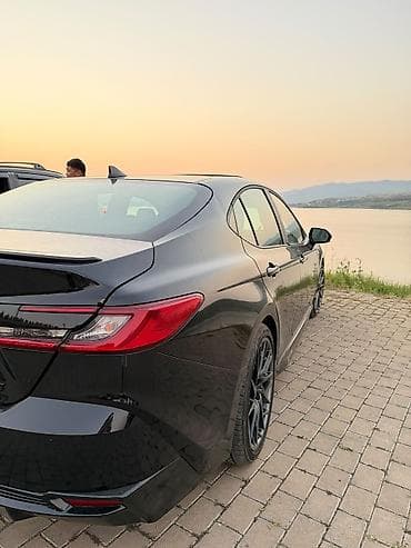 краун 2023: Toyota Camry: 2025 г., 2.5 л, Вариатор, Гибрид, Седан — 5