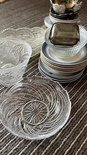 Идиш-аяк: Набор столовой посуды из стекла, разномастные сервизы Состав: - — 4