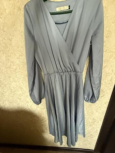 платье рапунцель: Атласное платье голубого цвета, в хорошем состоянии, есть пояс — 1