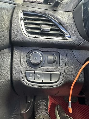 машины в кузове купе: Chevrolet Spark: 2017 г., 1 л, Вариатор, Бензин, Хэтчбэк — 10