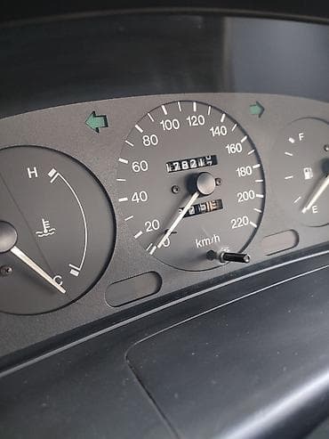 golf venta: Mazda 323: 1996 г., 1.6 л, Механика, Бензин, Седан — 3