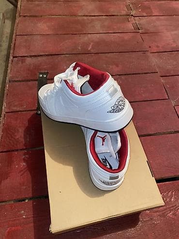 камуфляж зимний: Кроссовки низкие, белые с красной подкладкой. - Верх: гладкий белый — 2