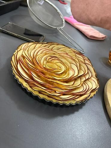 блоки грибы: Нежный меренговый рулет, украшенный свежими ягодами и листиками мяты — 5