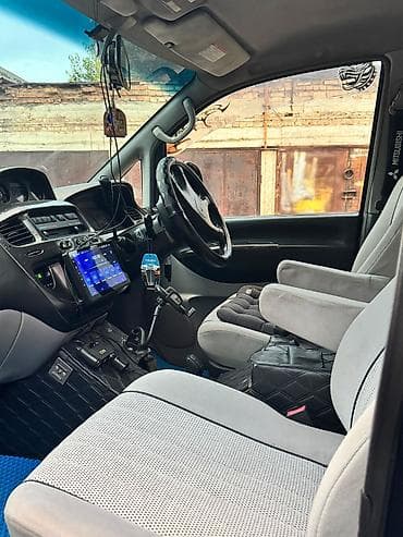 Mitsubishi Delica: 2002 г. — 5