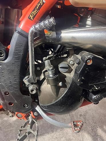 11 r20: Эндуро/кроссовый мотоцикл 250 2T (надпись 250 2T на пластике). Яркий — 8