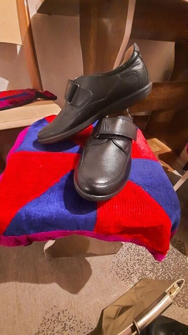 кожанные туфли: Кожанные школьные туфли подросковые 36 го размера новые на липучке — 1